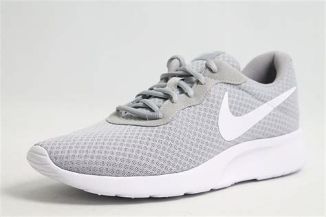 nike schuhe helle sohle